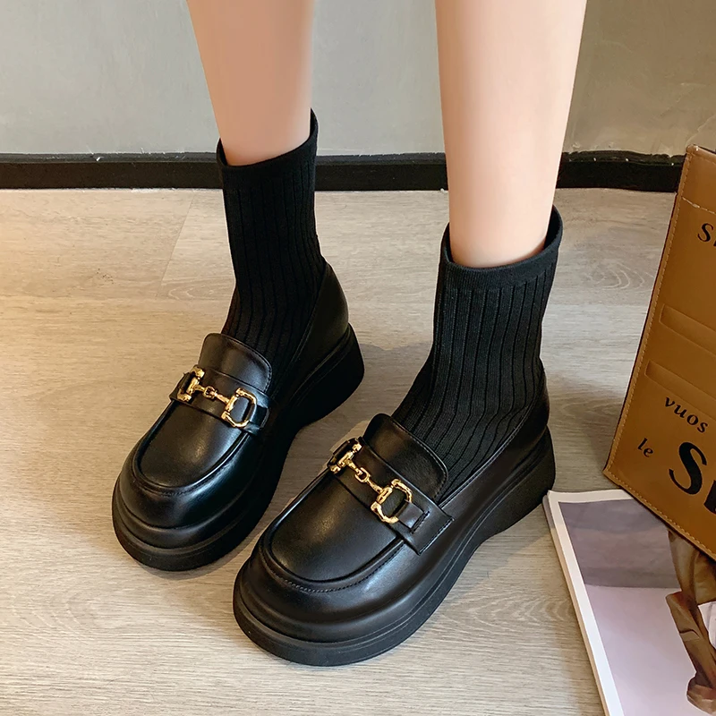 

Осень-зима 2022, популярные женские ботинки, сотни подходящих, но не подходящих ко времени вязаных носков, ботинки, повседневная женская обувь...