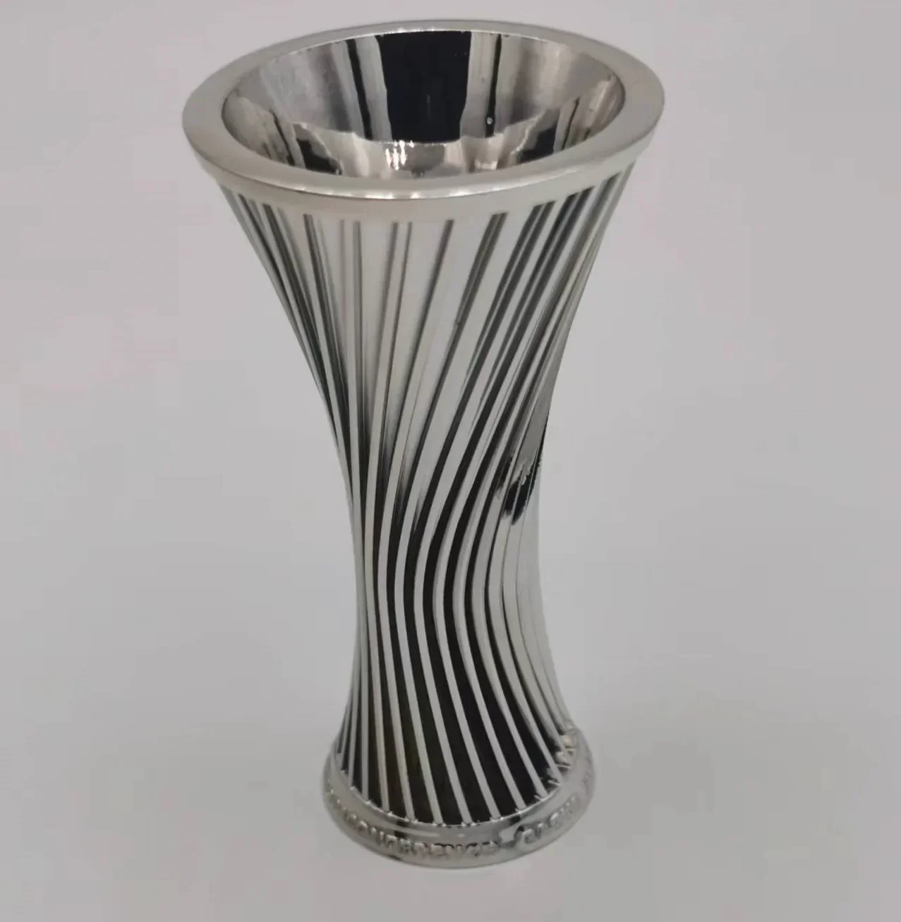 Миниатюрный сувенир Кубка трофея Лиги конференций Европы