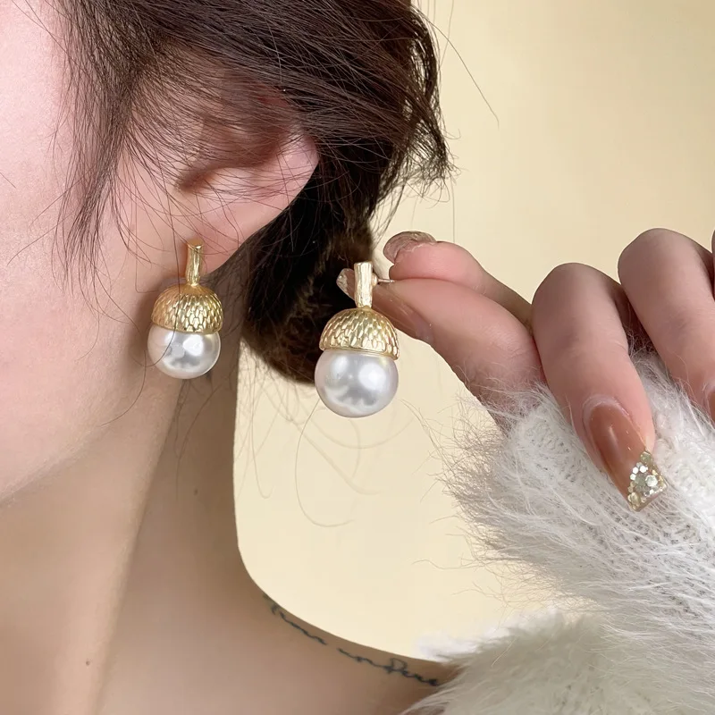 Жемчужные серьги-гвоздики Pinecone