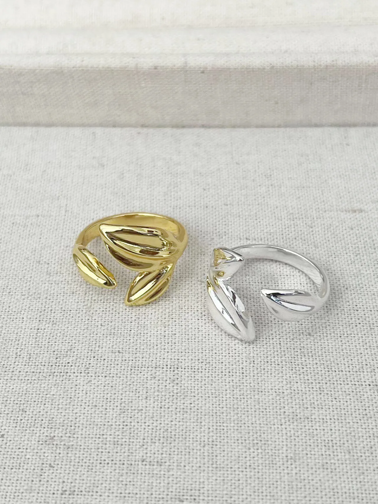 

2023 New Edition UNO DE 50 Trendy Silver Plated 14k Yellow Gold Charm Ring Niche Jewelry Gift