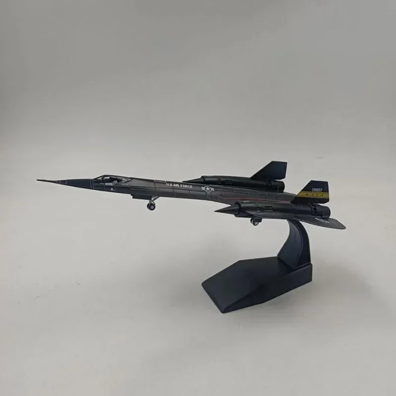 Модель самолета SR-71 Blackbird 1:144