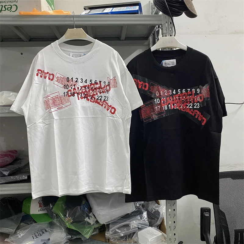 

Футболка 2023ss MM6 Margiela для мужчин и женщин, красная клейкая Футболка с принтом, топ, футболка с коротким рукавом