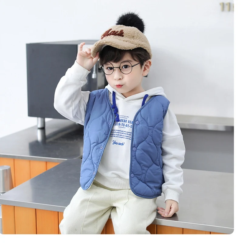 Жилет детский зимний в горошек ярких цветов на возраст от 18 месяцев до 7 лет