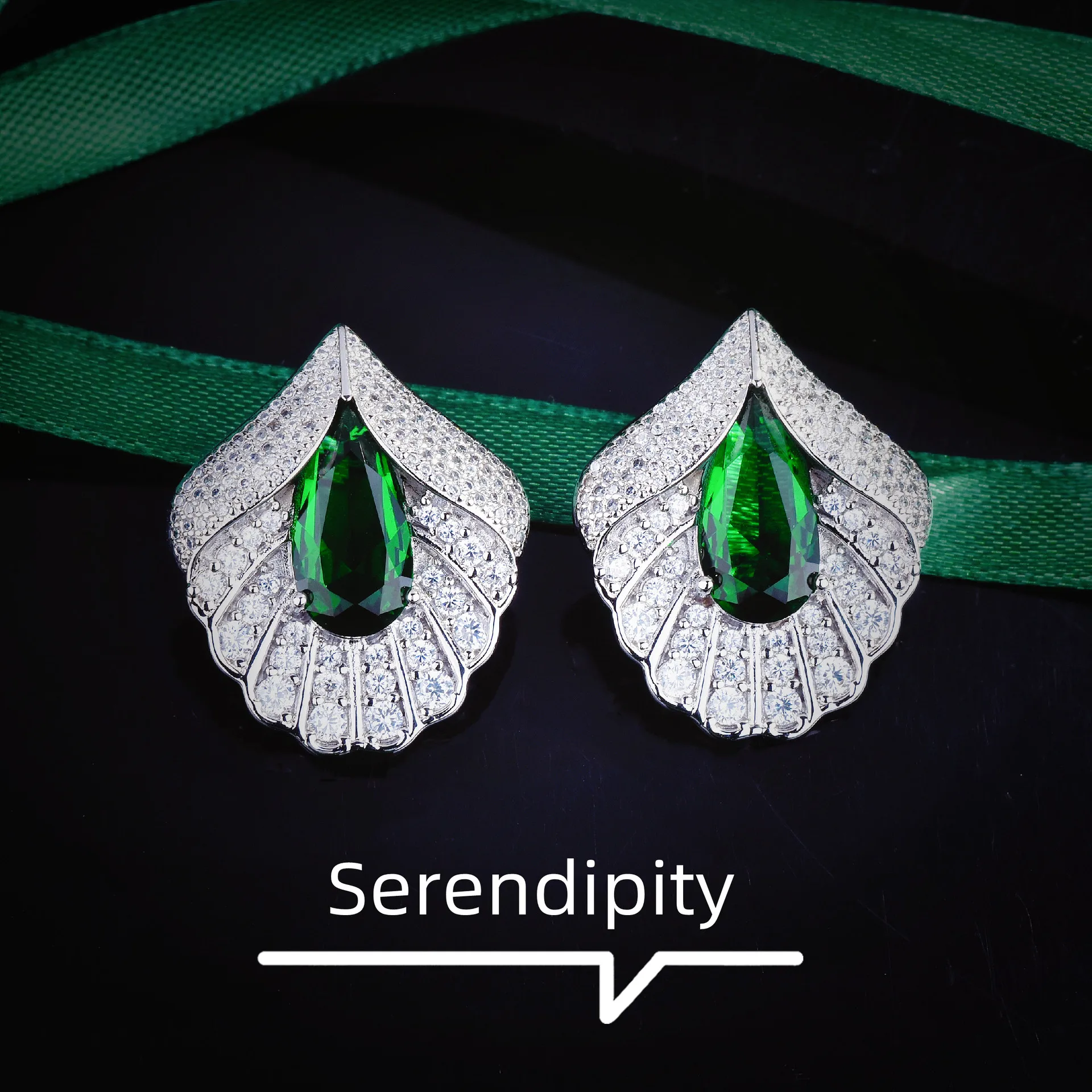 

Luxury New 925 Silver Needle Fan-shaped Stud Earrings Women's Water Drop Simulated Emerald Earrings Noble Elegant Ear Accessorie