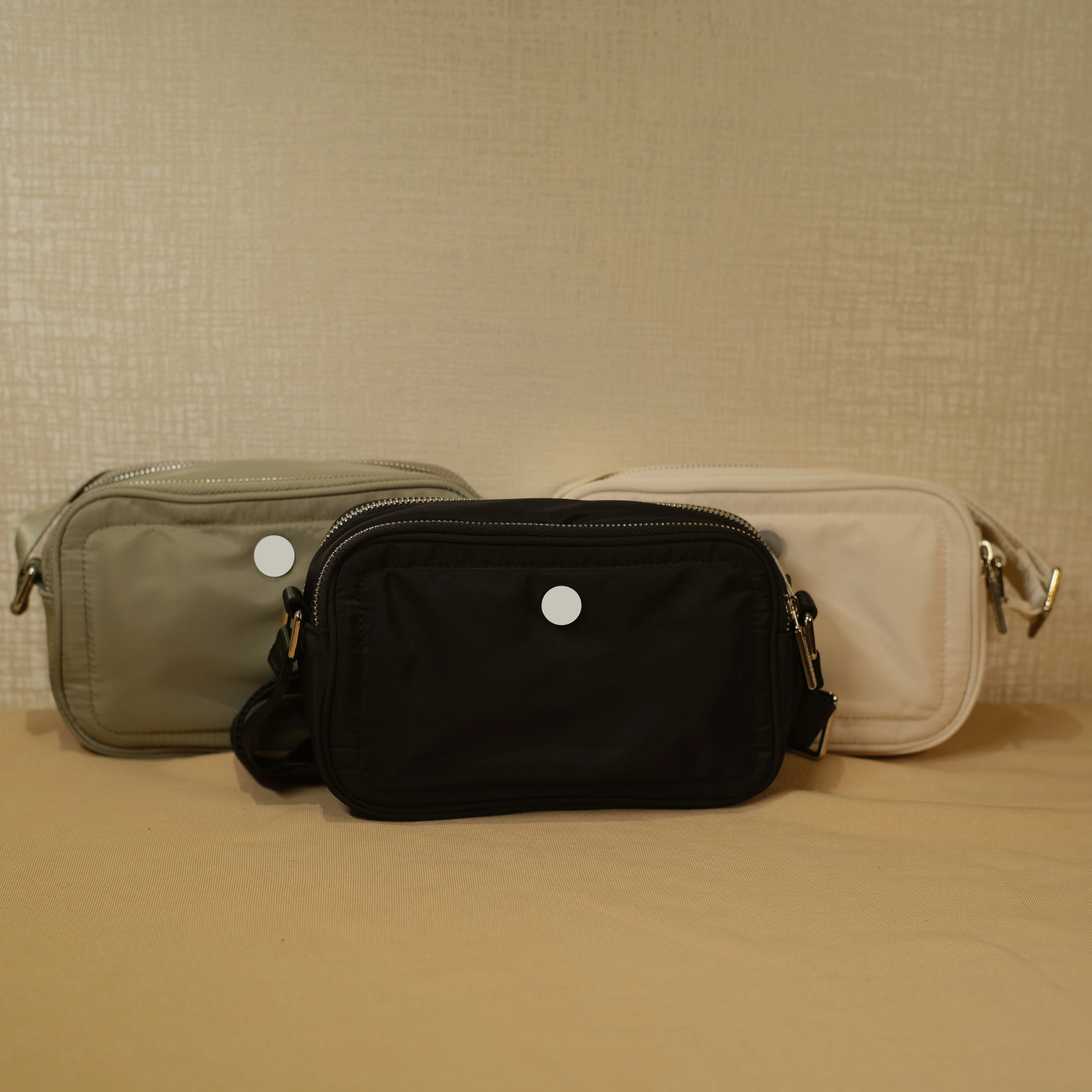 NWT Luluwomen Crossbody Camera Bag 2L Unisex Sports Fitness Bag Designed for On the Move Two Zippered Crossbody Bag Shoulder Bag