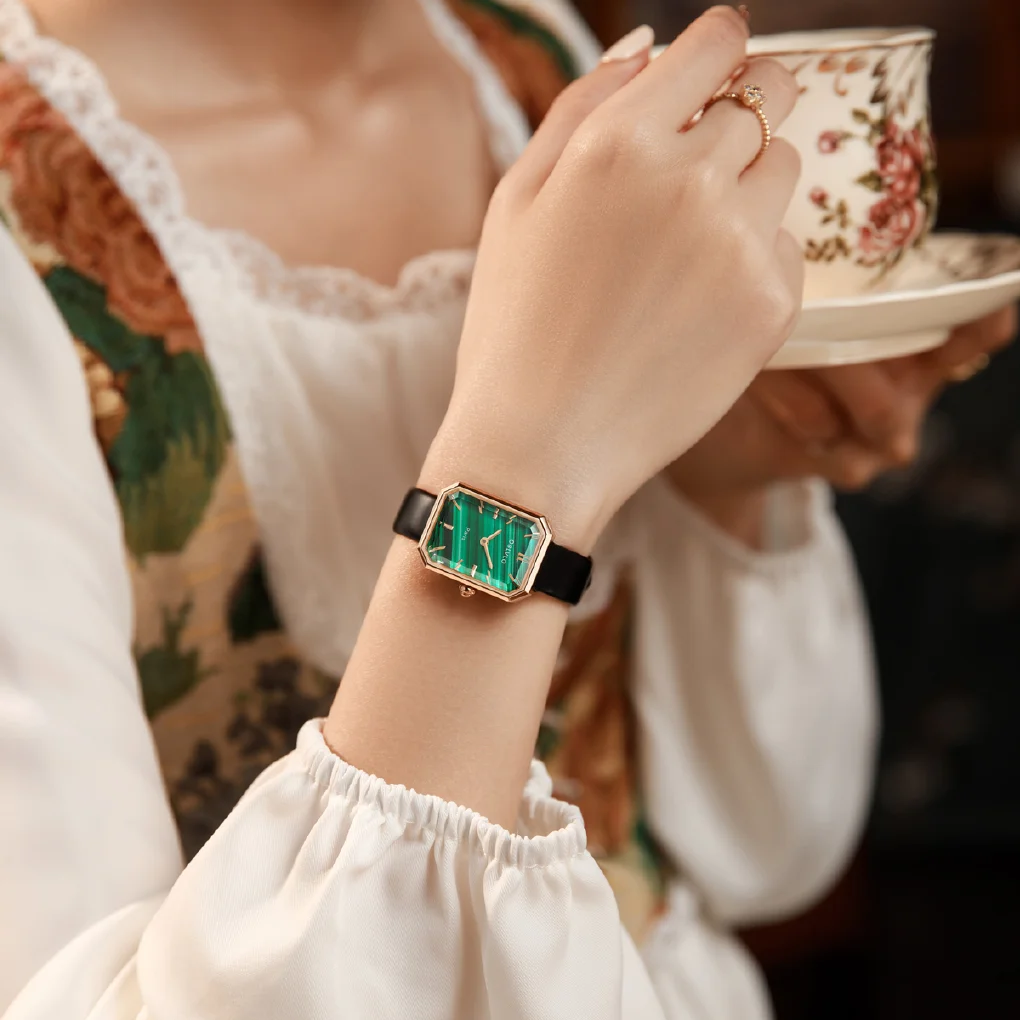 

Женские кварцевые часы с сапфировым ремешком, на кожаном ремешке