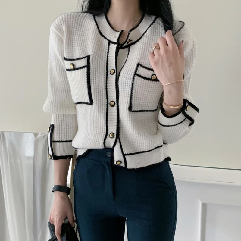 

ZCSMLL корейский шикарный осенне-зимний вязаный кардиган контрастной яркой линии с круглым вырезом свободный и универсальный с длинным рукав...