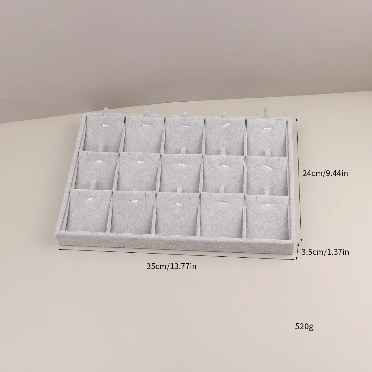 

Бархатная подставка для украшений