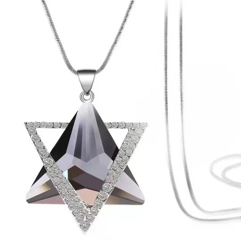 

New Trendy Creative Explosion High-End Triangle Pendant Ladies Necklace Fashion Trend Niche Ladies Necklace Gift