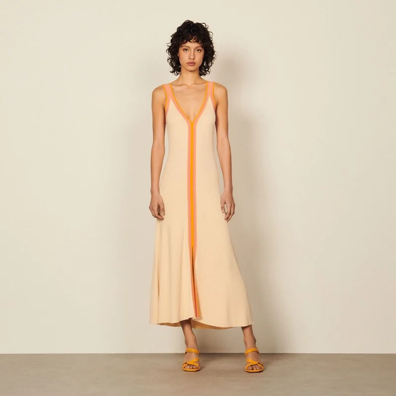 

Женское трикотажное платье-миди с V-образным вырезом