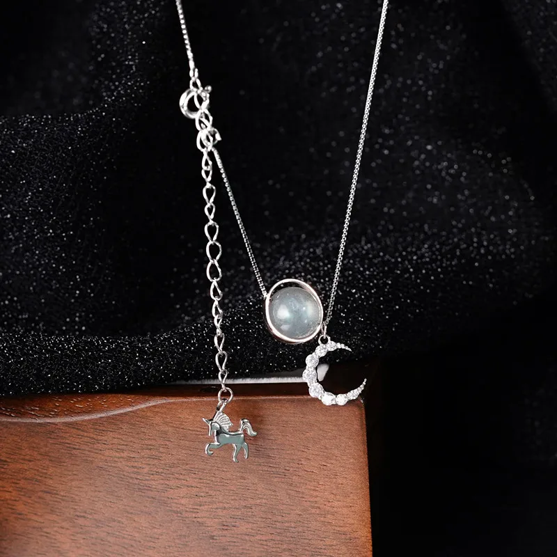 Циркониевое ожерелье с подвеской Луна