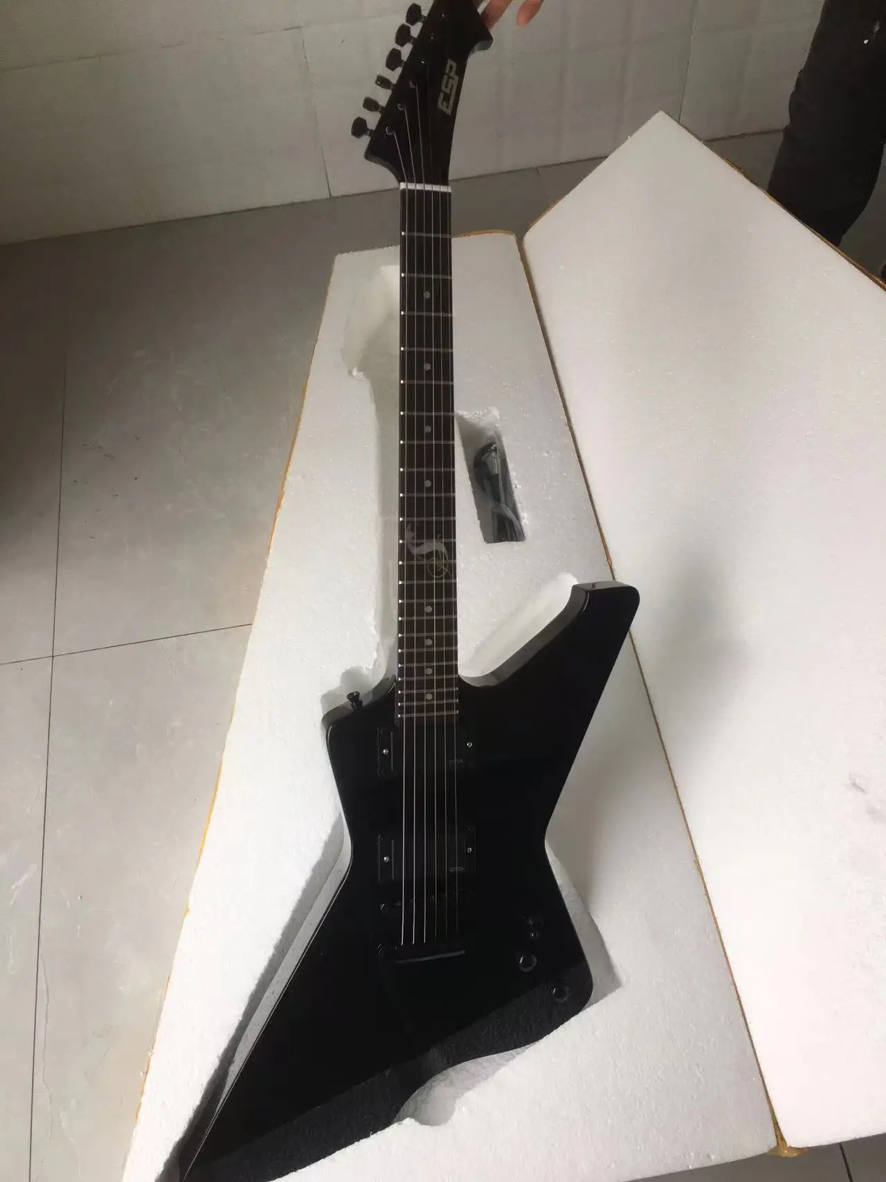 

Werewolf Fingerboard+ .. Custom EMG Active Pickup Black Explore James Hetfield Electric Guitar 14510