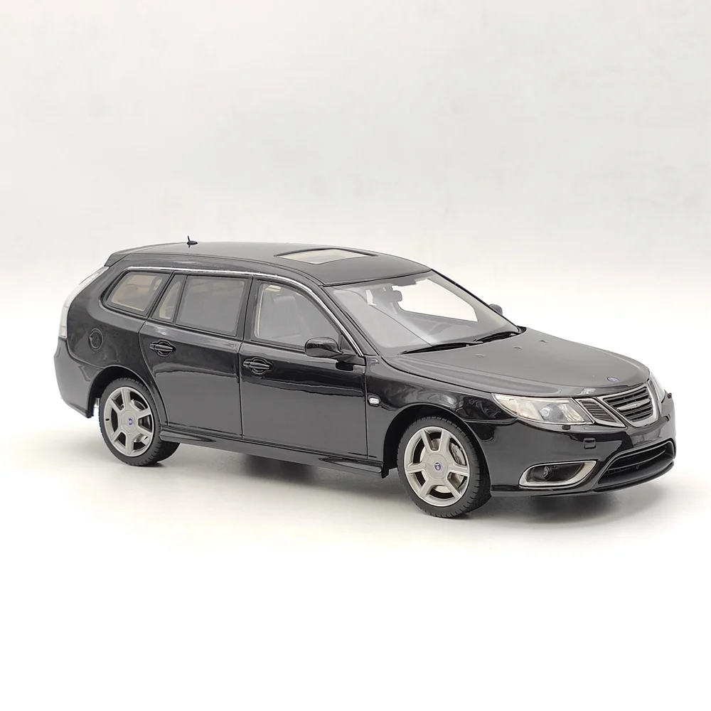 Фото DNA Collectibles 1/18 9-3 Sportcombi Turbo X 2009 Черный DNA000101 полимерный автомобиль №2