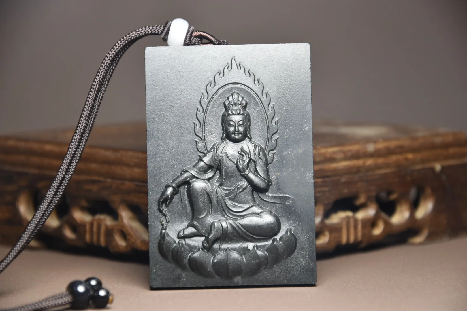 

China Hongshan Culture Black Iron Magnetism Meteorite Sculpture Lucky “ Avalokitesvara ”Statue Handicraft Home Decoration