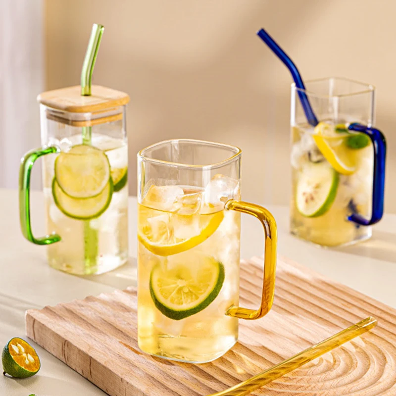 Квадратная кружка с крышками и соломинками