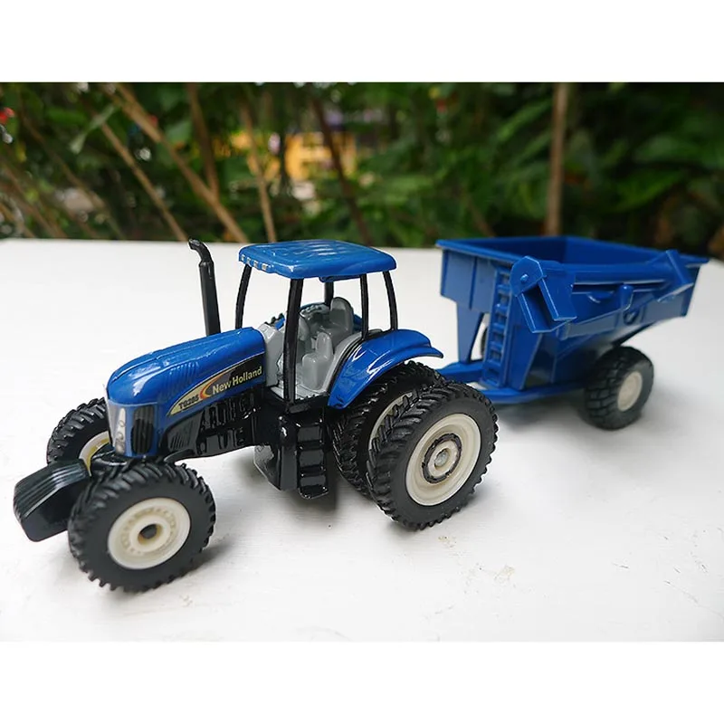 

ERTL 1:64 Scale New Holland TG285 Tractor Trailer Truck Alloy Model Collection