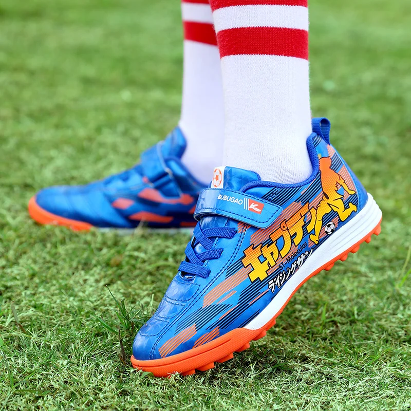 New Blue Turf Soccer Shoes For Boys Child Futsal Sneakers Hot Sale Soccer Cleats Indoor Football Shoes Kids 2022 tacos de fútbol