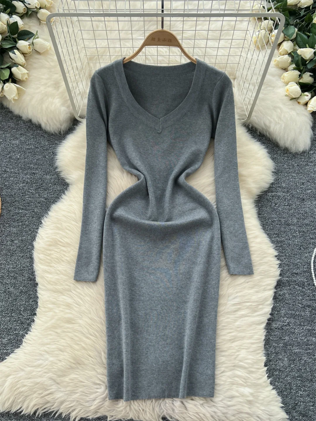 Женское платье-свитер Chrysler с длинным рукавом и v-образным вырезом однотонное