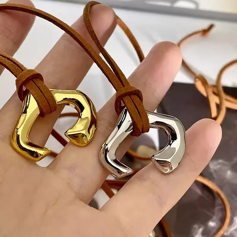 Металлическое ожерелье в форме подковы для женщин и девушек