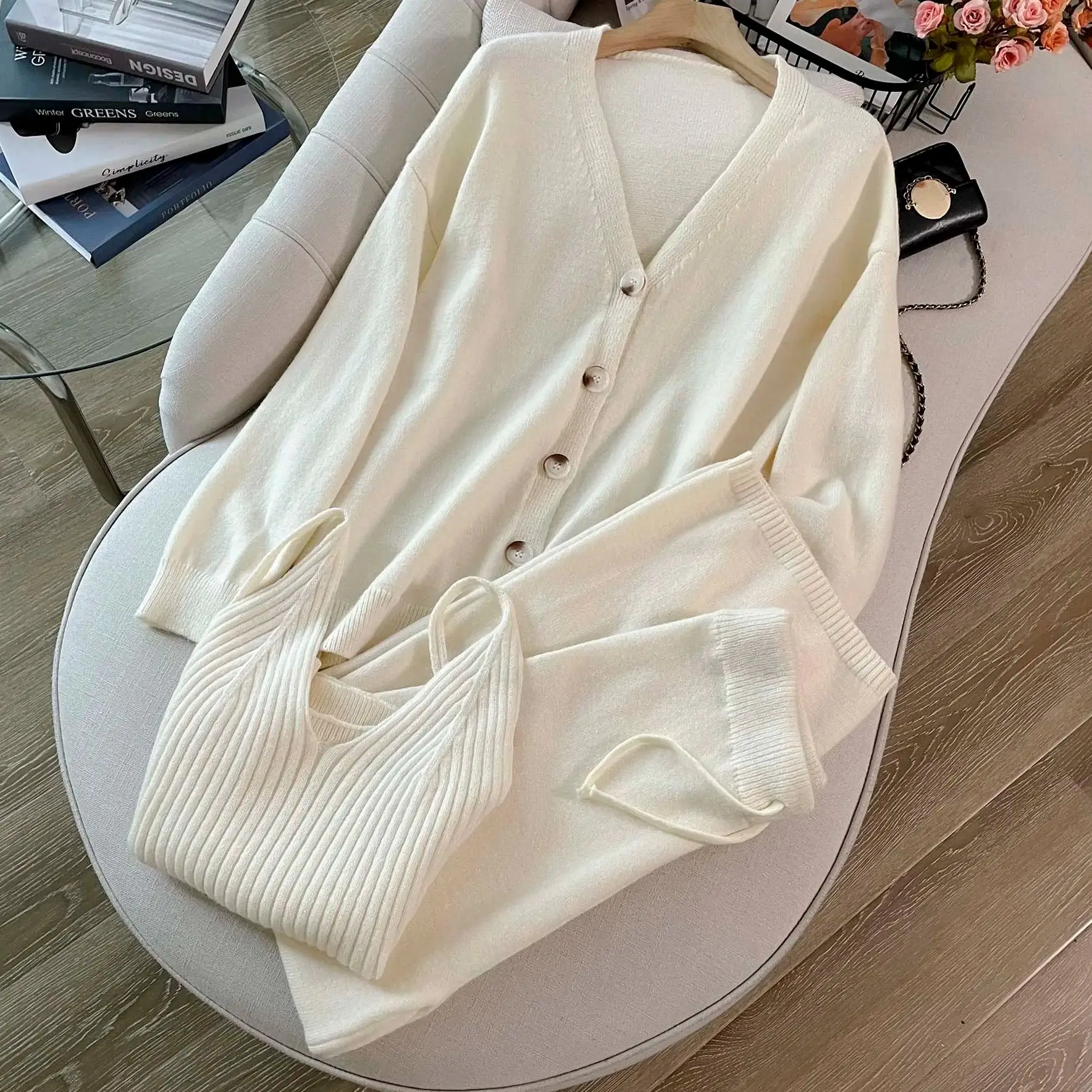 Женский трикотажный костюм из 3 предметов свитер кардиган жилет укороченный топ