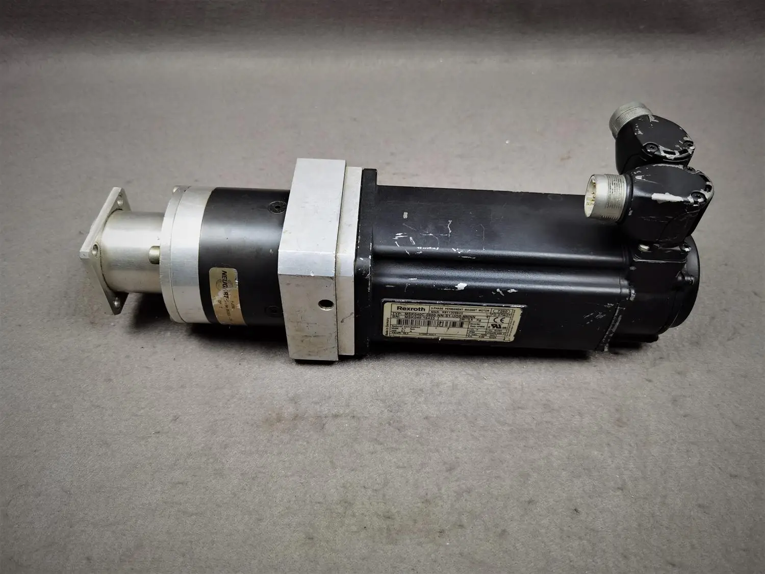 

Б/у MSK040C-0600-NN-S1-UG0-NNNN (тестовая очистка) (съемный редуктор)