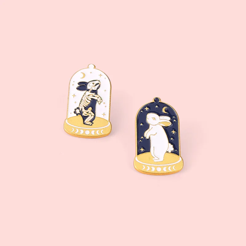 

XM-funny New product rabbit brooch creative black and white rabbit badge metal badge corsage waist pin collar pin jewelry