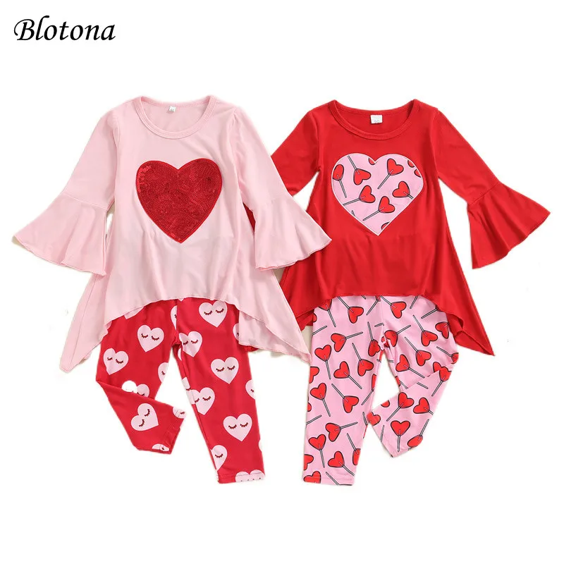 

Костюм для девочек от Blotona из 2 предметов, топы с расклешенными рукавами и круглым вырезом с блестками и сердечками + штаны с принтом для Дня С...