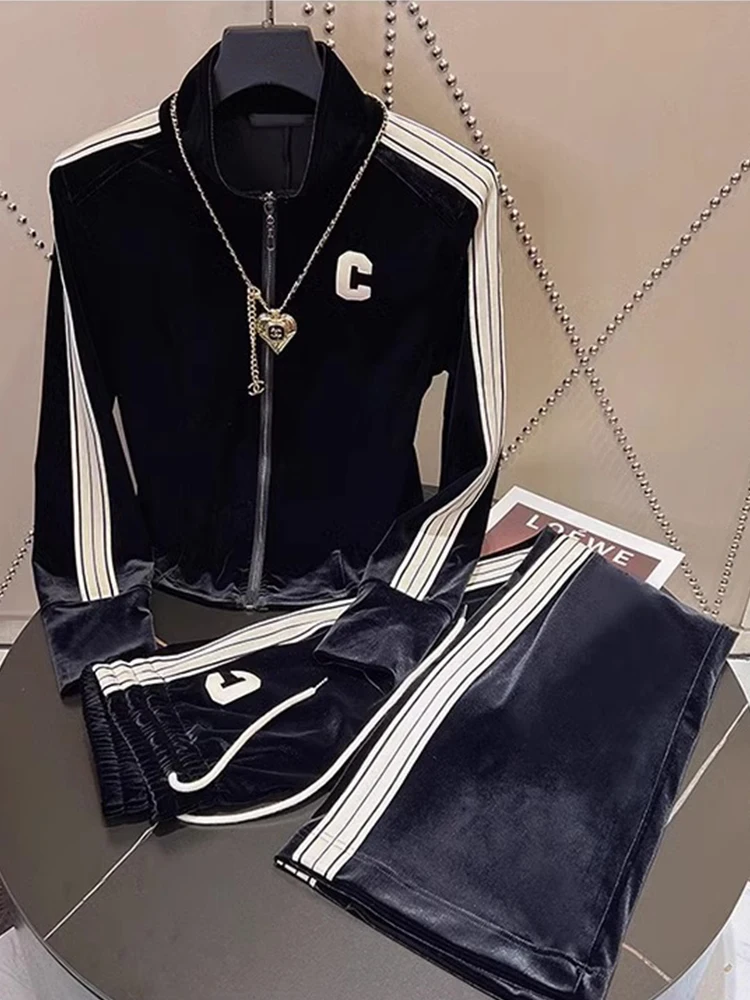 

Женский спортивный костюм в полоску, с воротником-стойкой и широкими штанинами