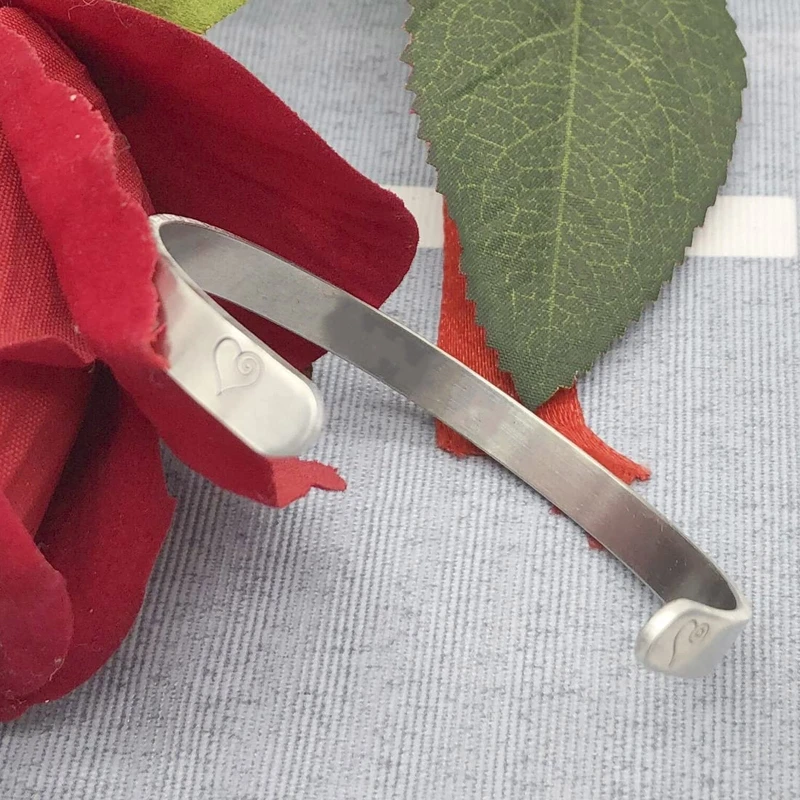 

5 Pcs Bending Metal Blank Bracelets Stainless Steel Bracelet Stamping Blanks for Making Presents/Gift/Customizing Bangle