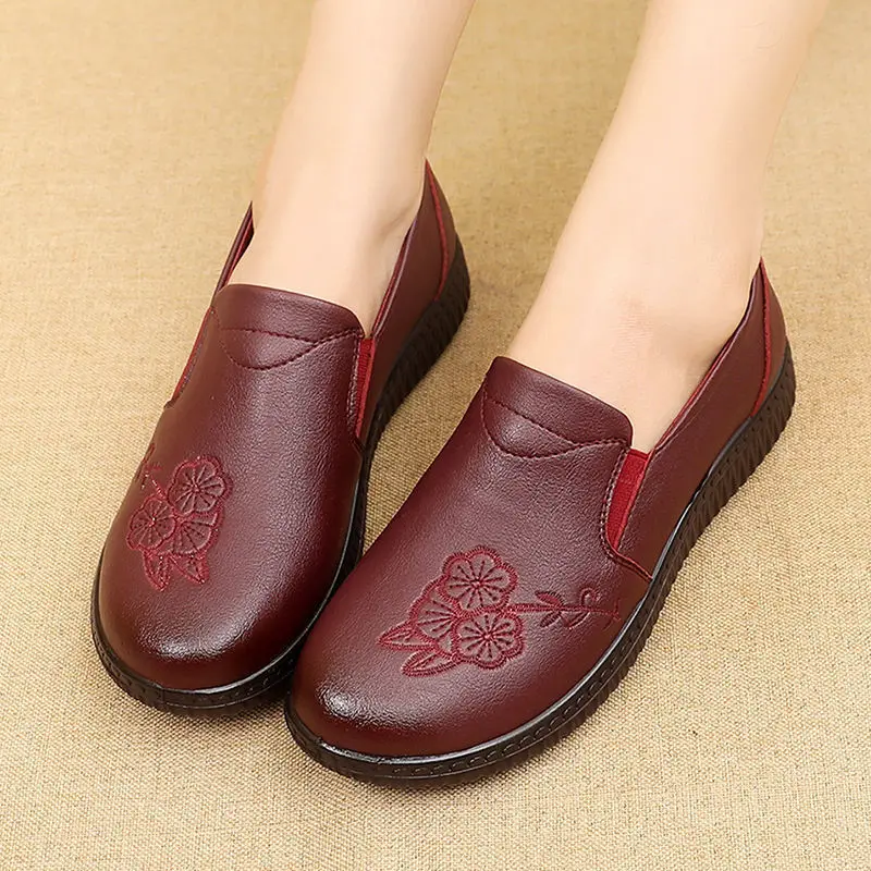 

2023 Spring Autumn Fashion Women Loafers Pu Leather Slip On Casual Flat Shoes Female Breathable Walking Shoes Mother Shoes