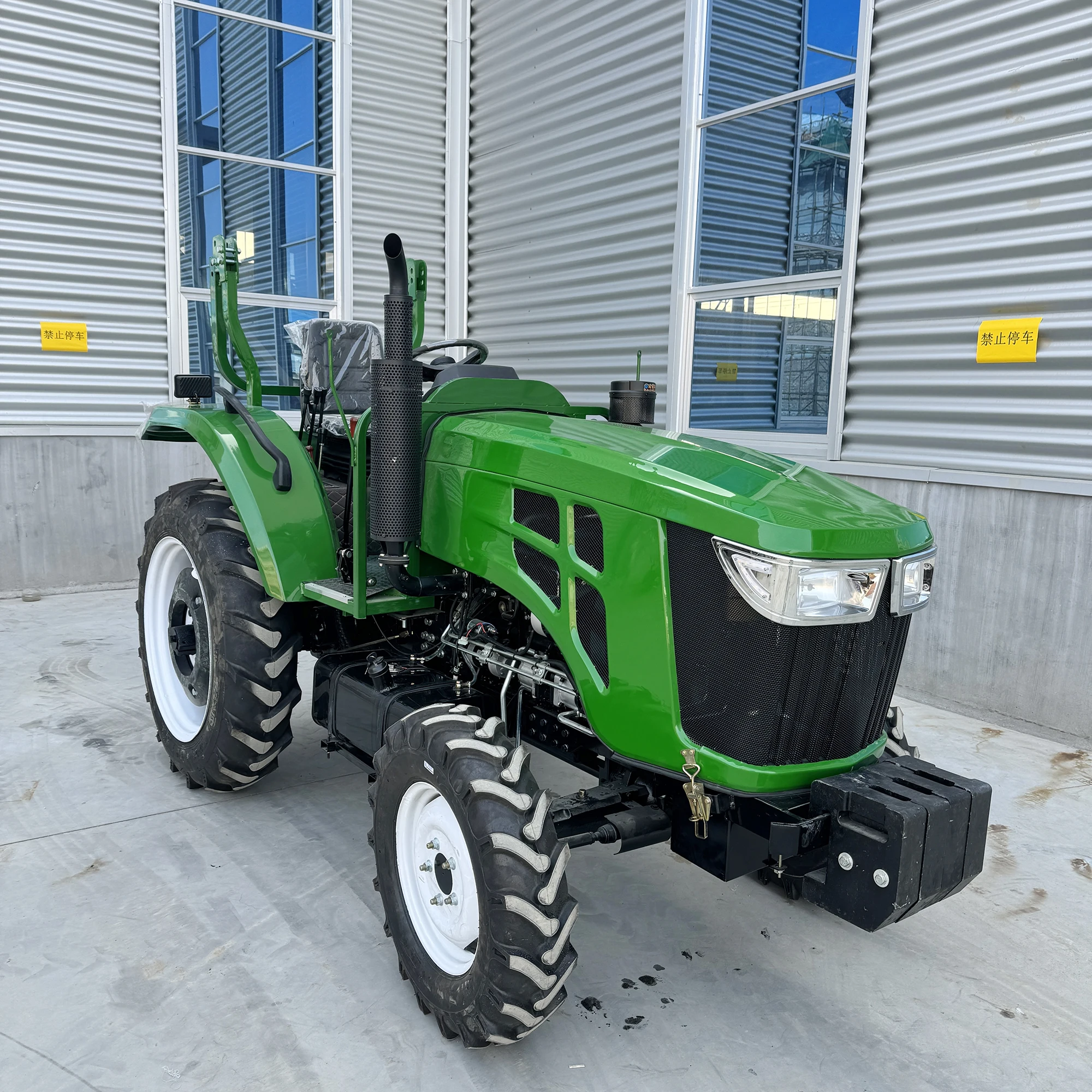 Фото Сельскохозяйственный трактор 70 л.с. 4WD с сертификатом CE - Высокоэффективный и долговечный для сельскохозяйственных работ №2