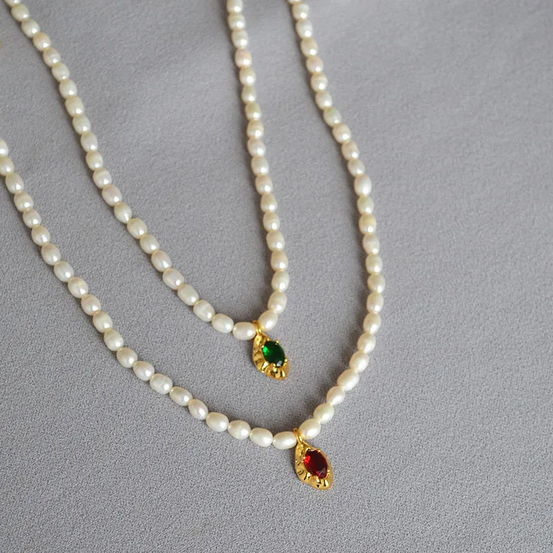 

French retro freshwater rice grain pearl emerald zircon flash diamond pendant simple short necklace clavicle chain