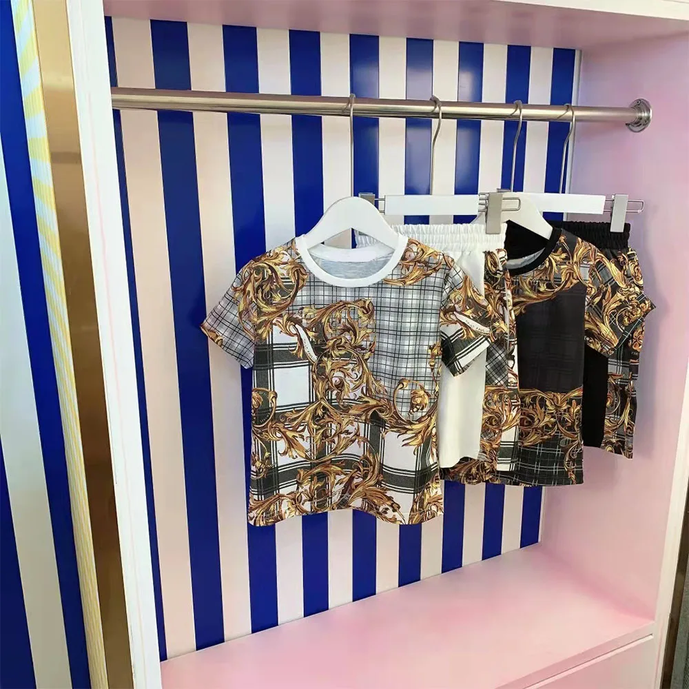 

High end children's wear 2022 boys summer new short sleeve suit, foreign style printed round neck T-shirt + shorts two-piece set