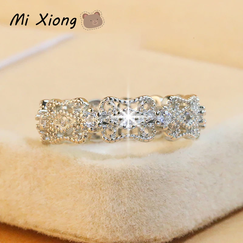 

Кольцо из серебра 925 пробы с асимметричным вырезом и бриллиантами