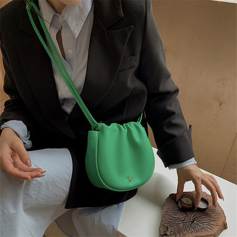 Женская сумка через плечо мягкая летняя из искусственной кожи с рисунком облаков