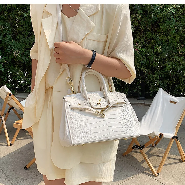 

Large-capacity Bag Women's Bag Summer All-match 2022 New Trendy High-end Messenger Bag Pattern Hand-held Platinum Bag