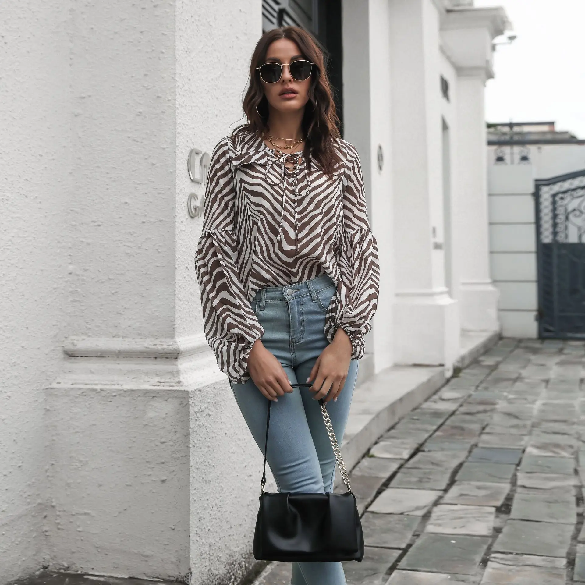 

2022 Spring/Summer New Lantern Sleeve V-Neck Lace Long Sleeve Women Blouse Loose Medium Length Chiffon Shirt Coffee Zebra Grain
