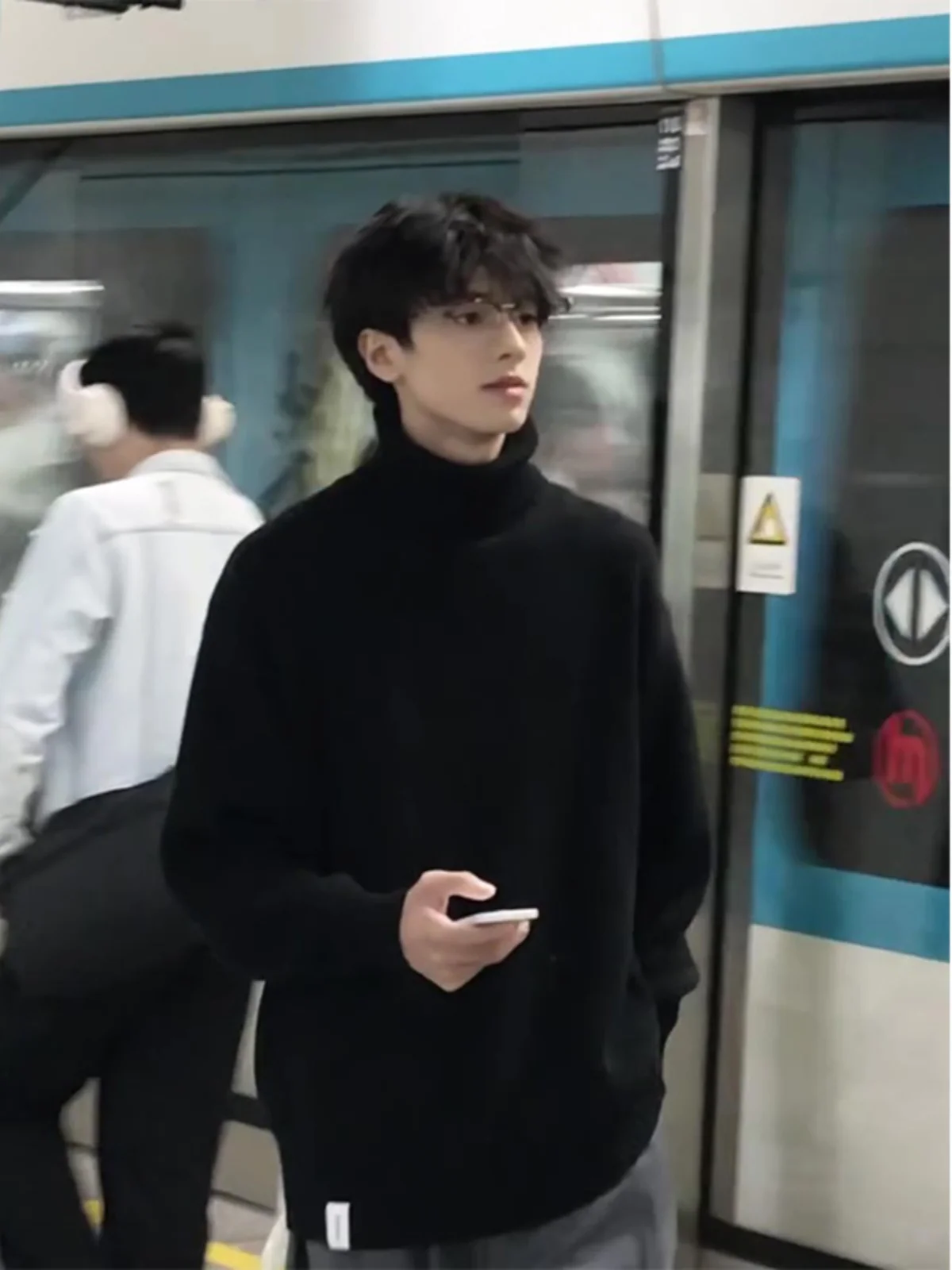 Черная водолазка нижний свитер мужской зимний свободный со средним воротником