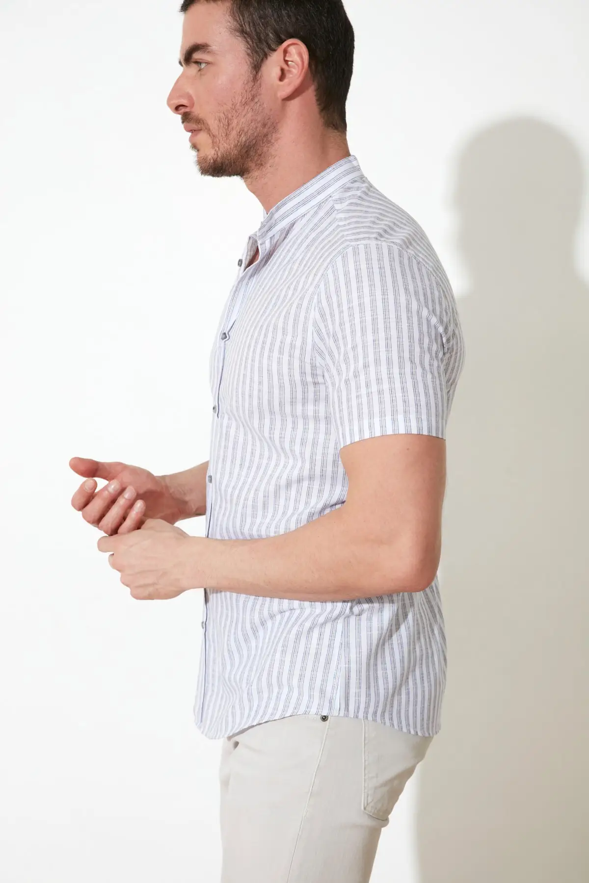 

Trendyol Male Slim Fit Button Crew Neck Short-Sleeve Shirt TMNSS21GO0579
