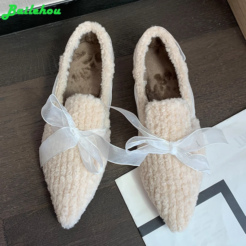 

Женские меховые мюли, домашняя Резиновая женская обувь, новинка 2023, зимние домашние Меховые Туфли без застежек с бантом-бабочкой и заострен...