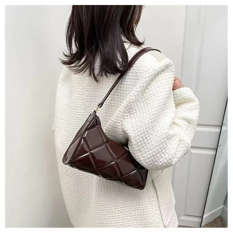 Temperament Retro One Shoulder Small Bag New Spring and Autumn Simple Lacquered Handbag One Shoulder Bag Underarm Bag