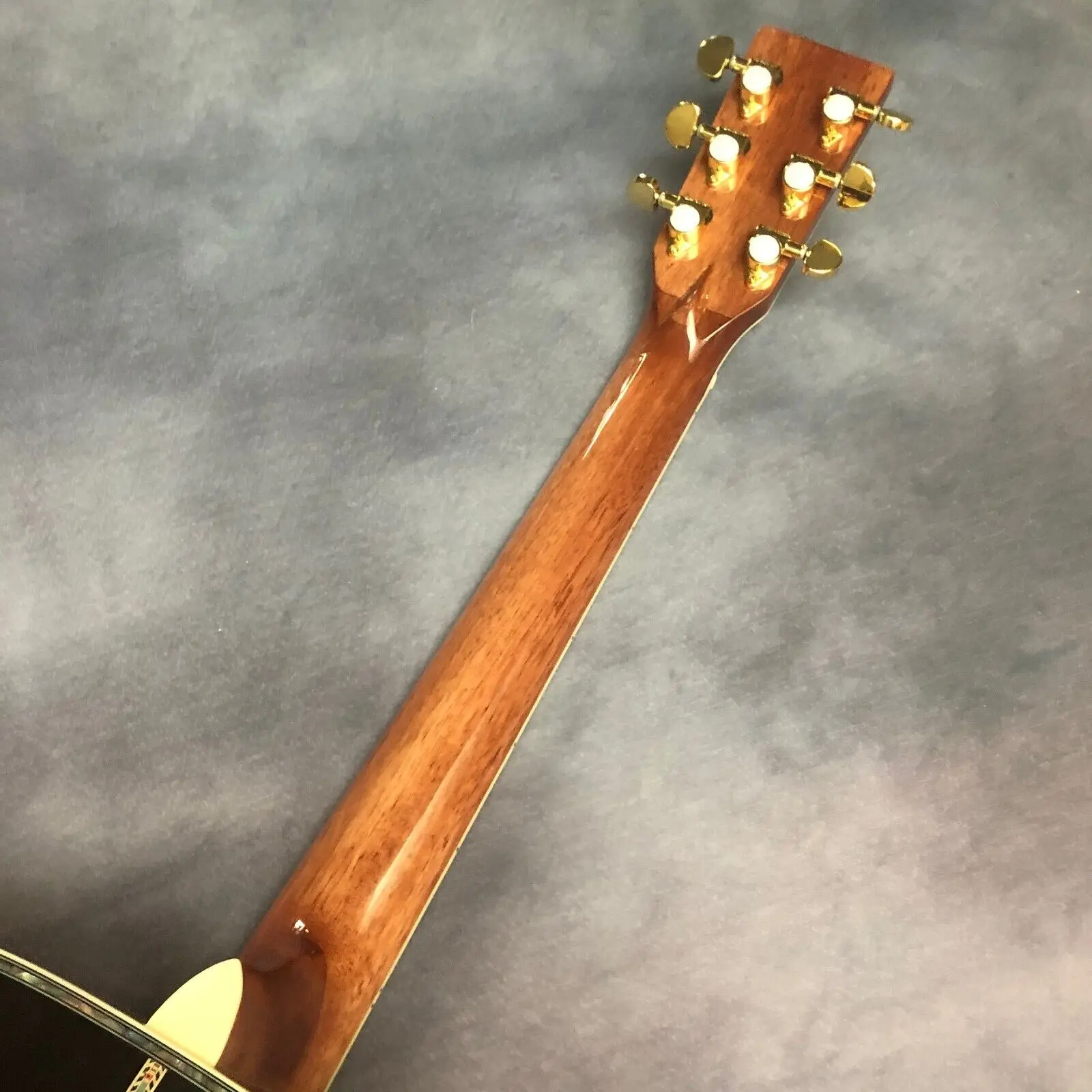 Желтая акустическая гитара серии D45 с полированной поверхностью из массива