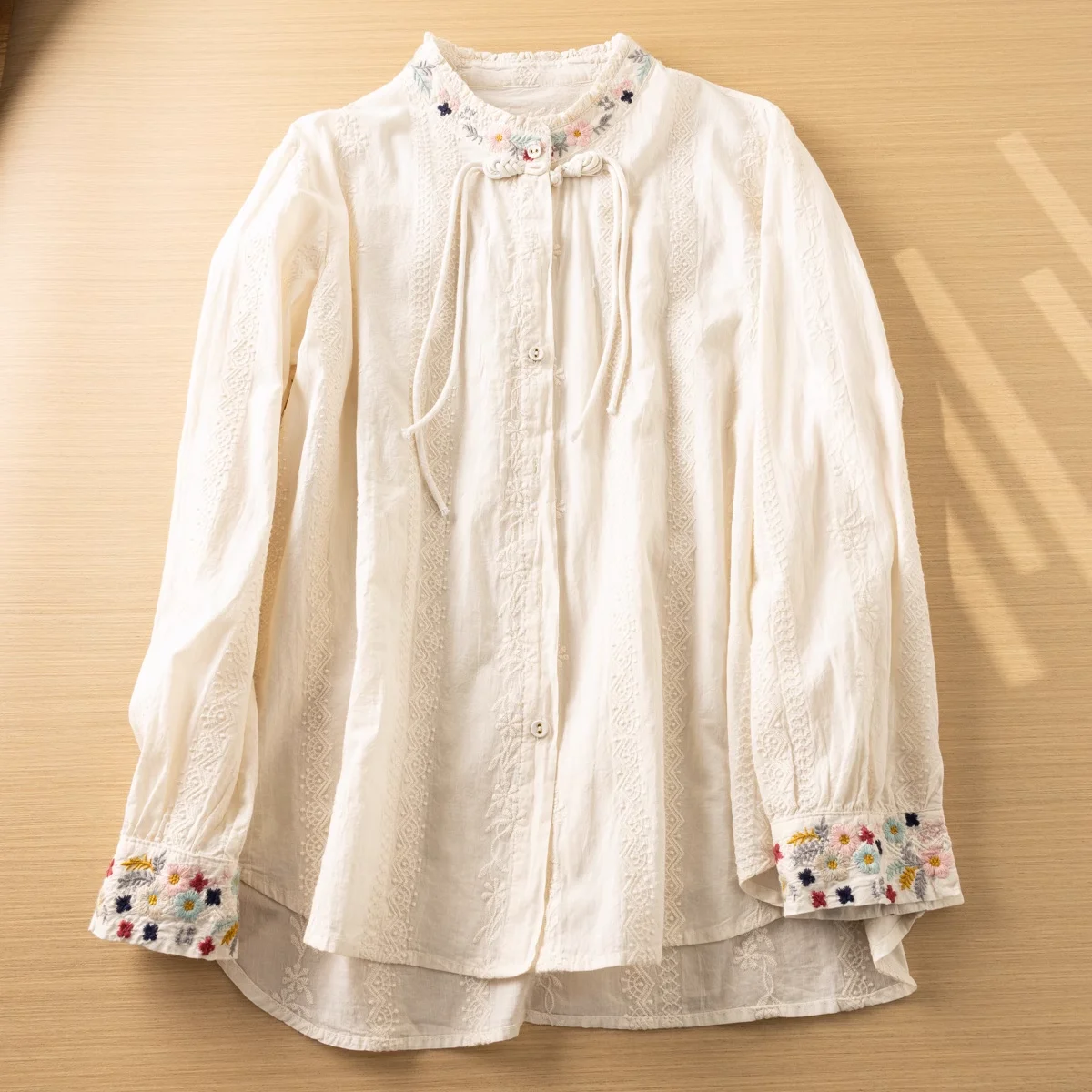 Женская рубашка с воротником-стойкой Mori Girl