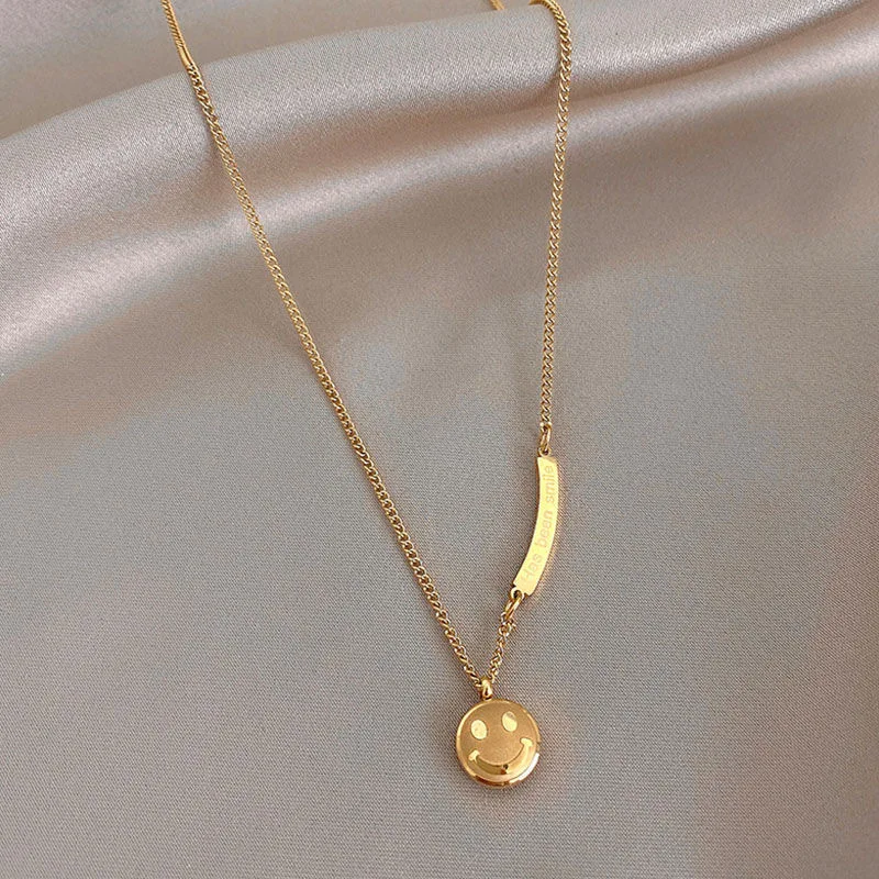 

2023 New English Smiley Face Pendant Necklace Hip Hop Lucky Pendant Necklace Female Clavicle Necklace Fashion Jewelry Pendants