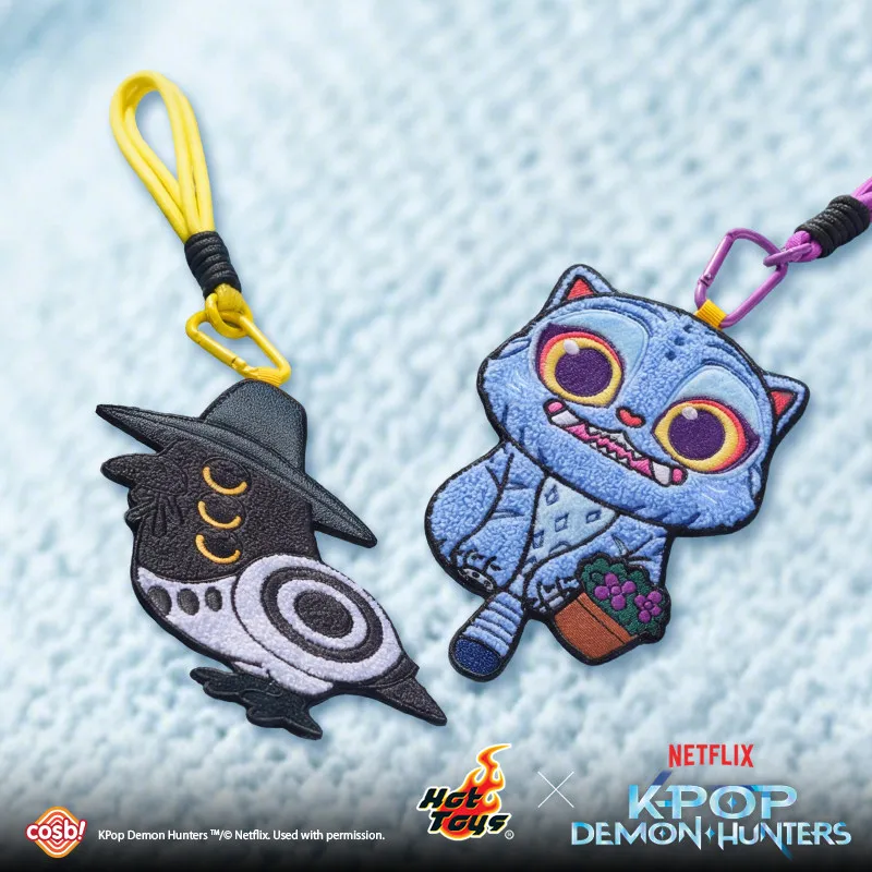 Фото Брелок Hot Toys K-Pop с вышивкой: персонажи Huntrix, Magpie, Tiger. Переливающийся акриловый кулон-шарм для украшения сумки. №3