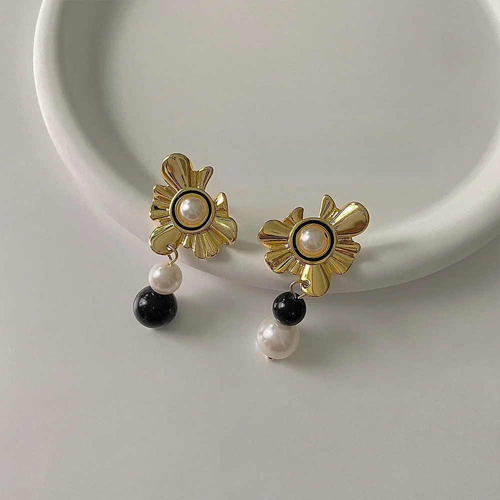 

Sun Flower Pearl Earrings S925 Silver Needle Color Bump Earrings Niche Design Sense Irregular Aretes De Mujer Designer Women