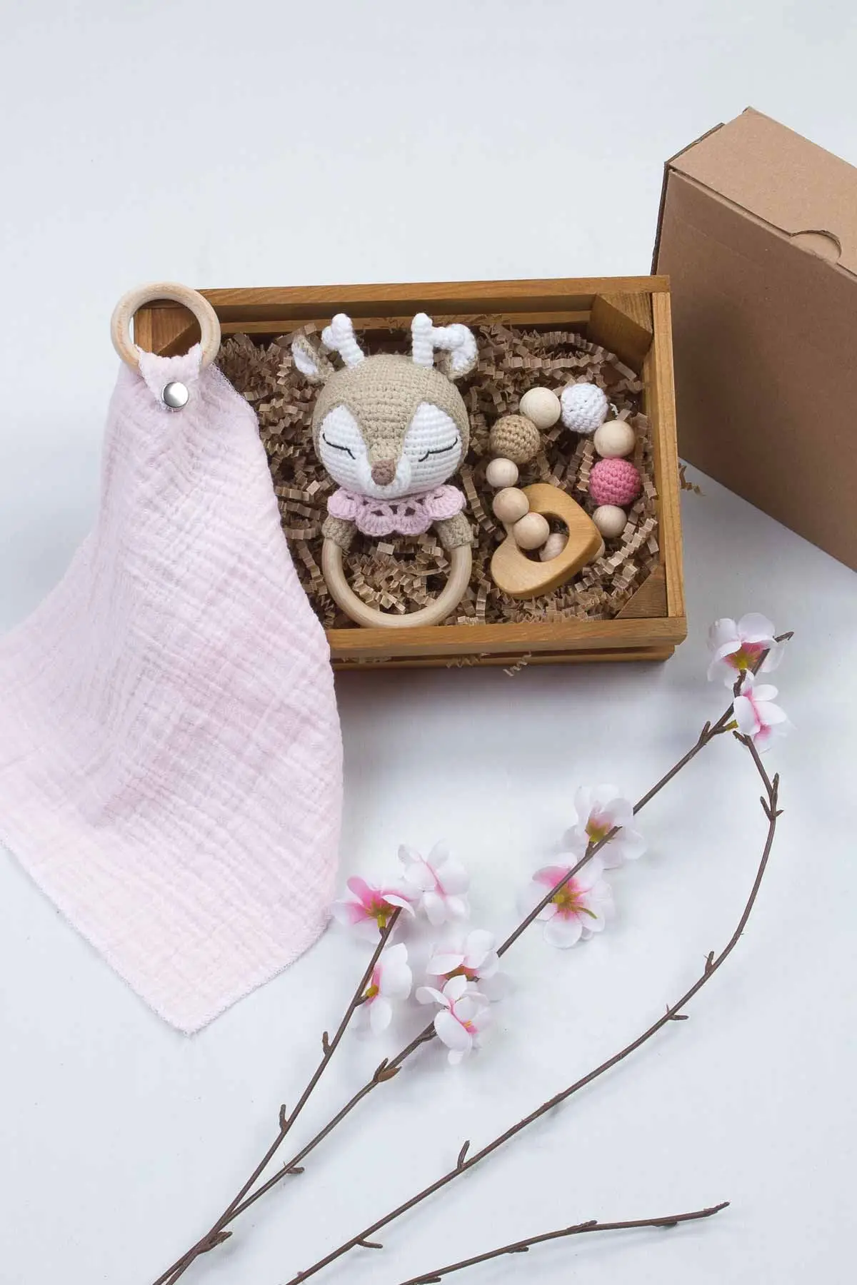 

Baby Newborn Girls Boys Organic Handmade Babies 3-Pack Mom Gift Set Box Special Deer Amigurumi Rattle Play Ring mouth Wipes Mode