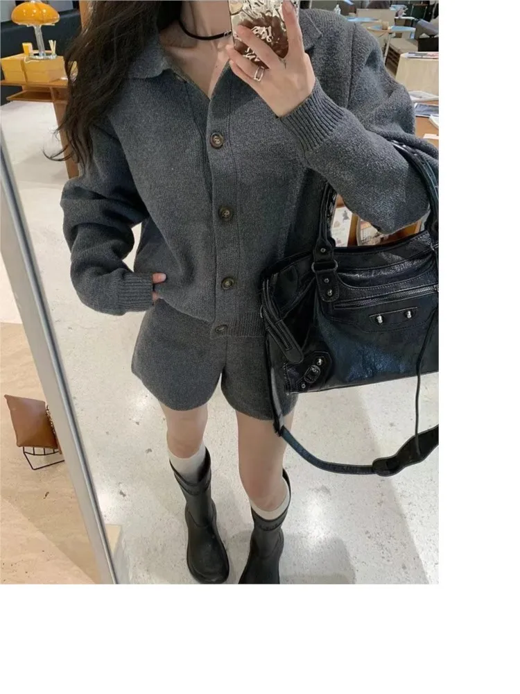 Комплект вязаных шорт для женщин осень 2024 новые однобортные кардиганы с отложным