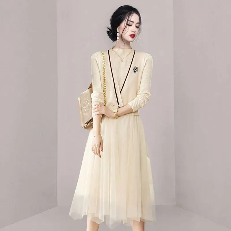 Рисунок 2 - Модный повседневный женский костюм