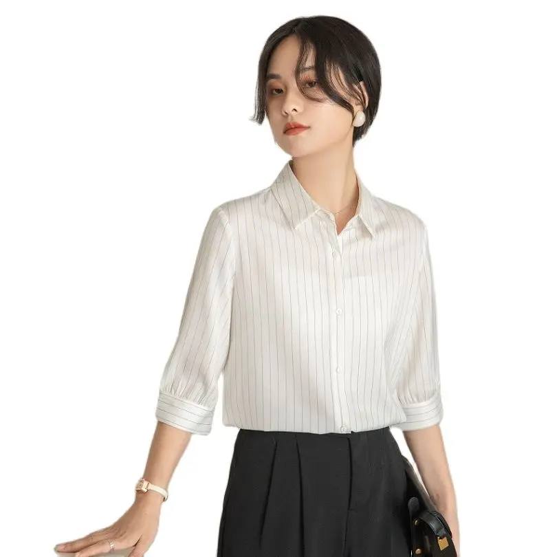 

Женская блузка-рубашка с коротким рукавом и отложным воротником в Вертикальную Полоску